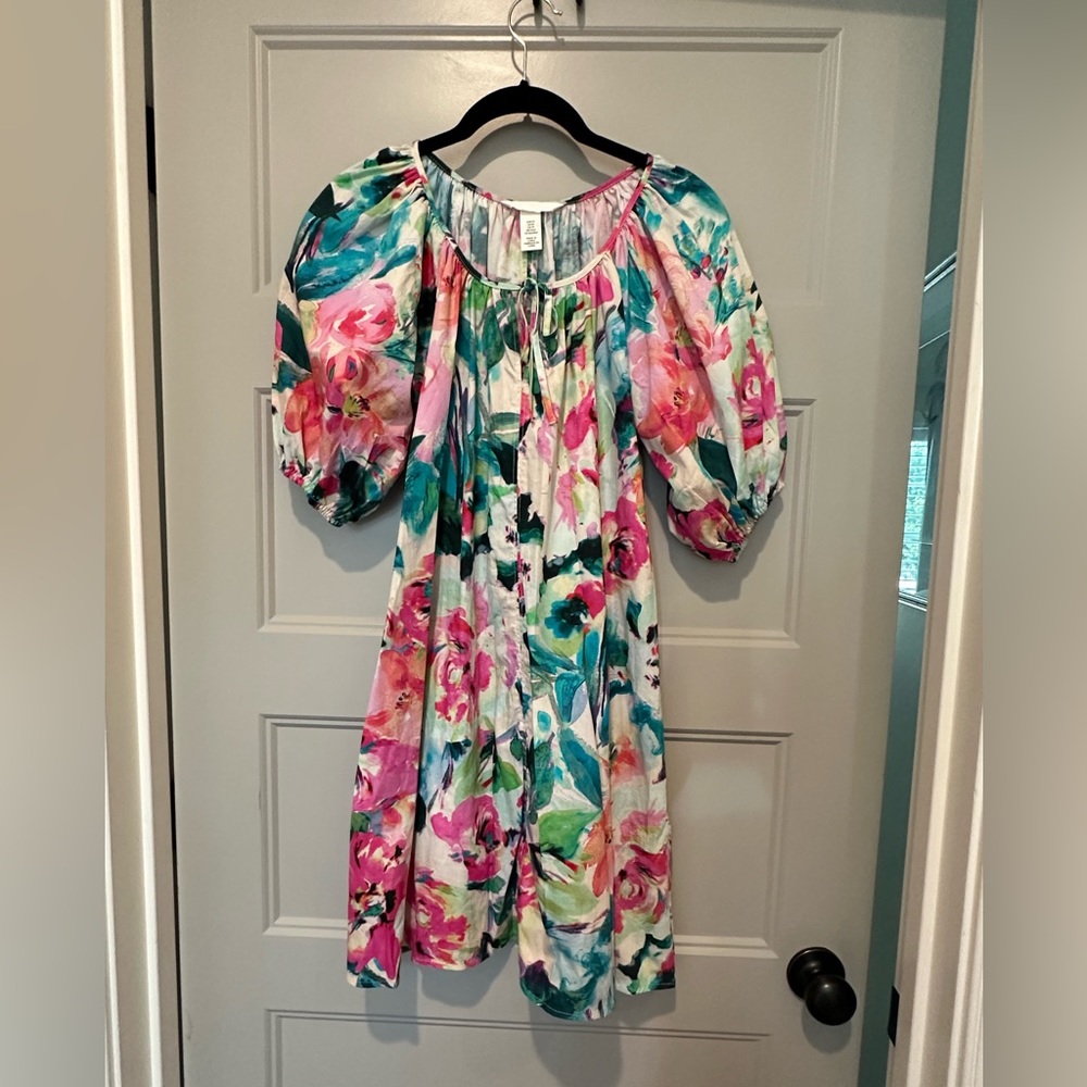 Puff-sleeve floral dress